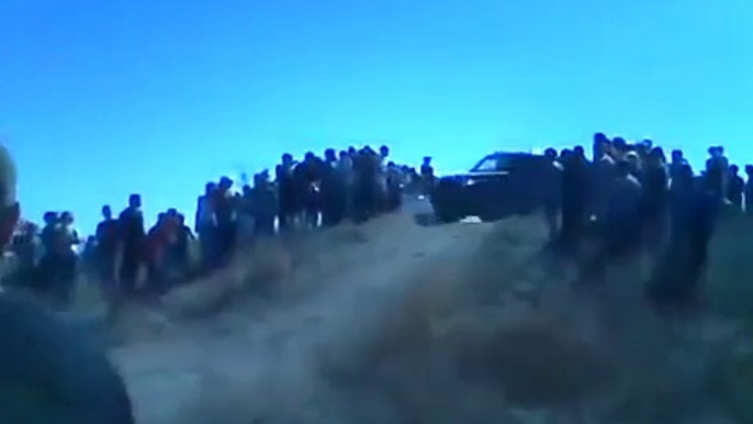 Jeep car hits spectators during race - violent accident