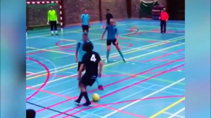 Un joueur de Futsal très talentueux... Tricks énormes