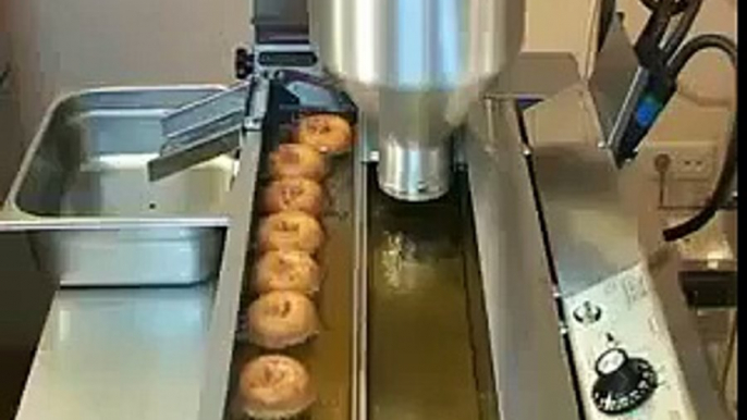 Amazing technology for making donuts