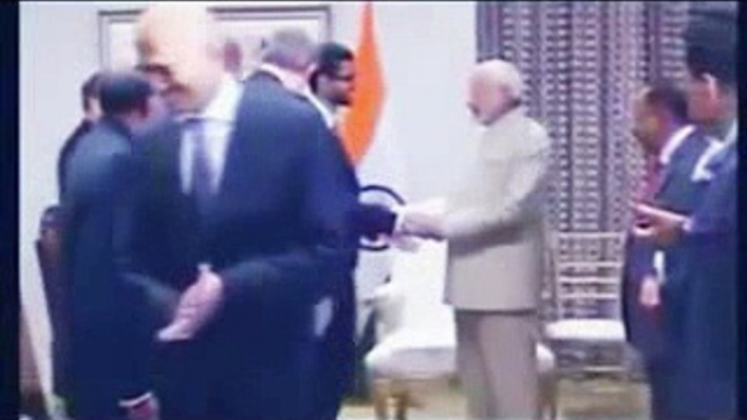 [video] Microsoft CEO Satya Nadella WIPES Hands Clean After Shaking Hand With Modi INSULT Or MISTAKE_!!!