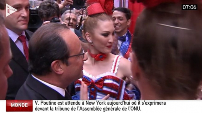 François Hollande pose avec les danseuses du Moulin Rouge - ZAPPING ACTU HEBDO DU 03/10/2015