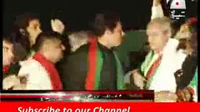 Imran Khan Lahore Jalsa Funny Moments The Girl Drop Down From Stairs Fight Between PTI Workers