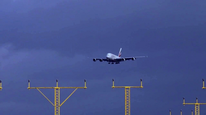 Crosswind Landing Emirates A380