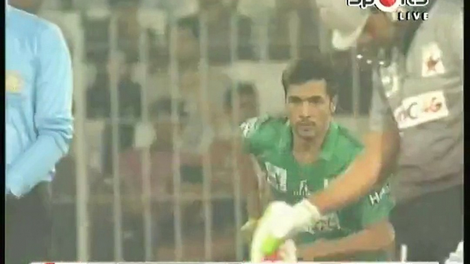 Muhammad Amir Clean Bowled Shoaib Malik