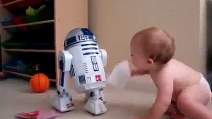 Bebe Hablando Con R2D2! MUY DIVERTIDO! ★ bebes divertidos - risa bebe - bebes chistosos - bebe humor