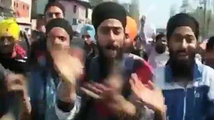 Sikhs chanting 'Kashmir Bane Ga Pakistan' slogans