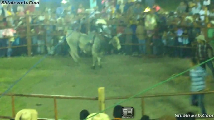 Super Jaripeo Ranchero Extremo En Chichihualco Guerrero Mexico Valientes Jinetes Montan Toros De La Ganaderia San Miguel Octubre 2015