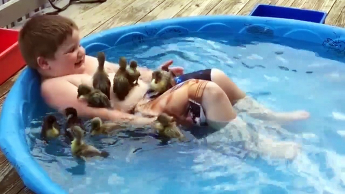 Prendre son bain avec des vrais canards... Canetons trop mignon