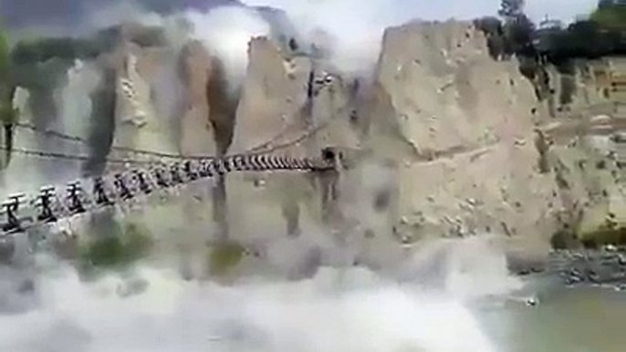 Exclusive video of Landslide after Earthquake in Danyore Gilgit Bultistan