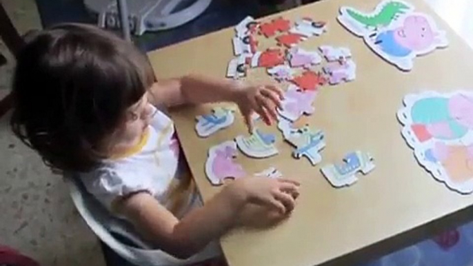 Alba y sus puzzles de Peppa Pig