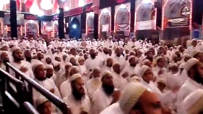 Ahle Sunnat ke Bhai Matam Karte hue IMAM HUSSAIN a.s ke Harram Main Jazakallah