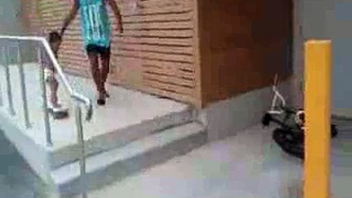 Amazing 2-Year-Old Skateboarder Shows His Skills(whatsapp9.com).mp4