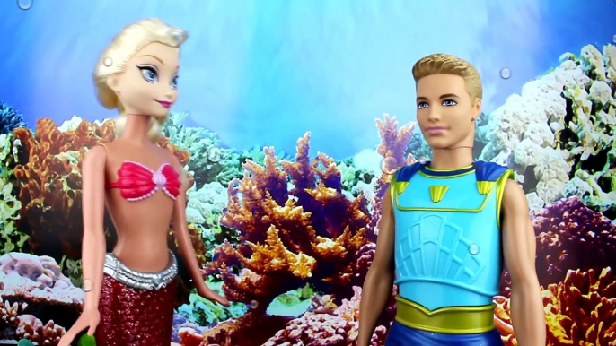 Frozen Elsa Becomes a Mermaid! Disney Princess Mermaid With Ariel, Merman, Barbie Dolls Pa