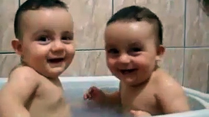 Twins Brothers Enjoying Bath Time - Tow Babies Brothers Video