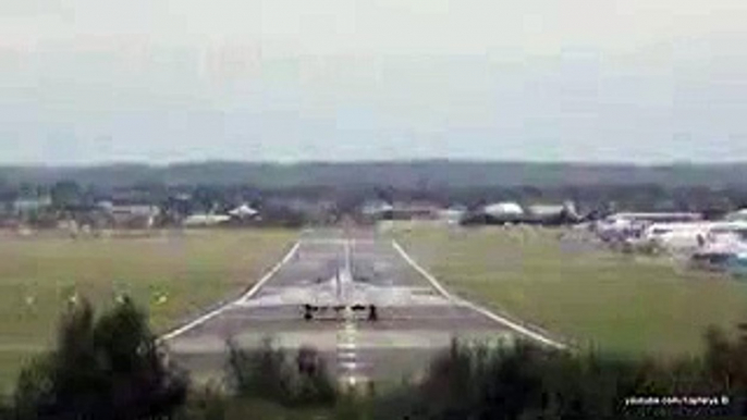 XH558 Vulcan Bomber almost Barrel rolled during validation flight at Farnborough airshow