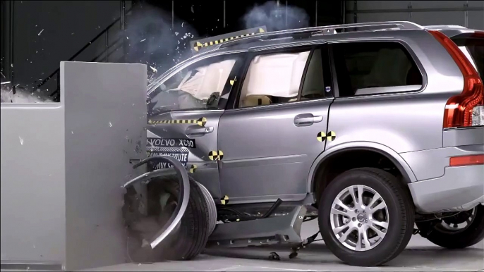 2014 Volvo XC90 small overlap IIHS crash test