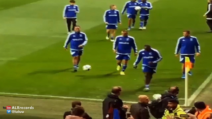 Ronaldinho produced a ridiculous nutmeg before the UNICEF charity match