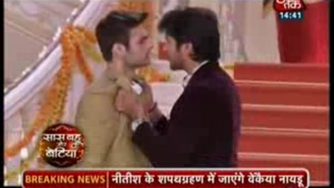 Swara ne Maara Ragini ko Thappad jis se Lakshya ne kar di Sanskar ki Peetai - 18th November 2015 - Swaragini