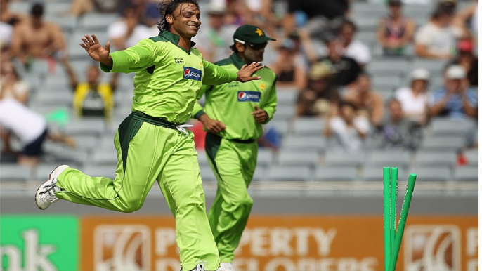 Shoaib Akhtar 2 Wickets On 2 Balls Vs Australia