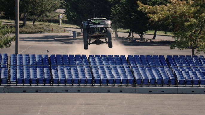 Stunt Driver jumps over every road Gap with his Buggy Car