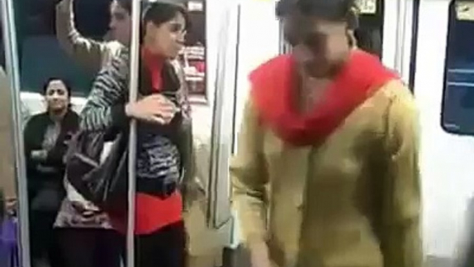 Delhi metro Ladies Coach mms leak video