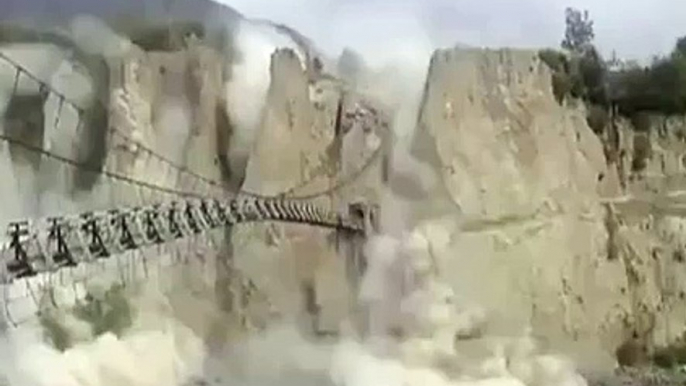 Footage of landslide in Gilgit-Baltistan following the earthquake in Pakistan