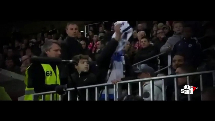 Zlatan Ibrahimovic instructs a steward to give his shirt to a fan in the stands Nice vs PSG 0-3 2015