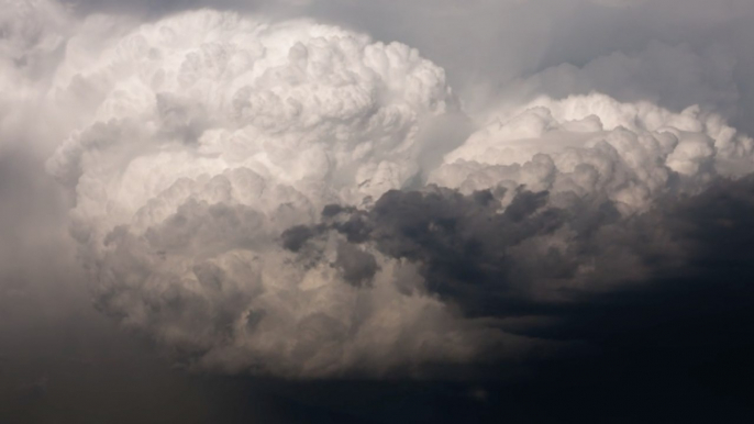 Les plus beaux orages et tempêtes dans un magnifique timelapse