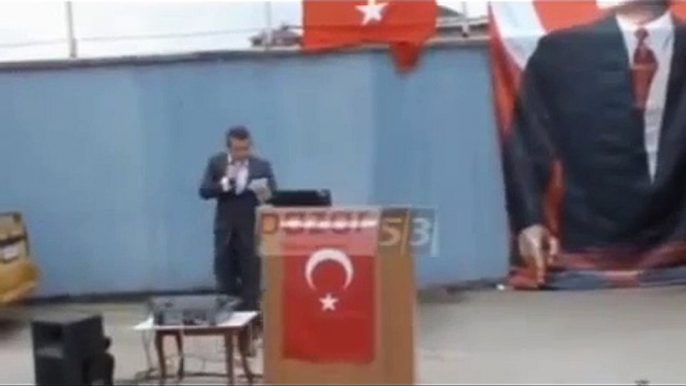 Rize'de Bağımsız Belediye Başkan Adayı ve Onu Dinlemeye Gelen Müthiş Kalabalık