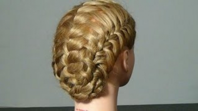 Прическа на средние волосы с плетением. Braided hairstyle