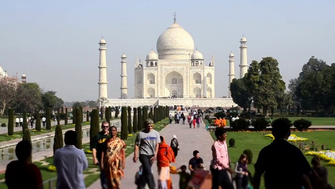 TAJ MAHAL : Most Visited Tourist Places in India