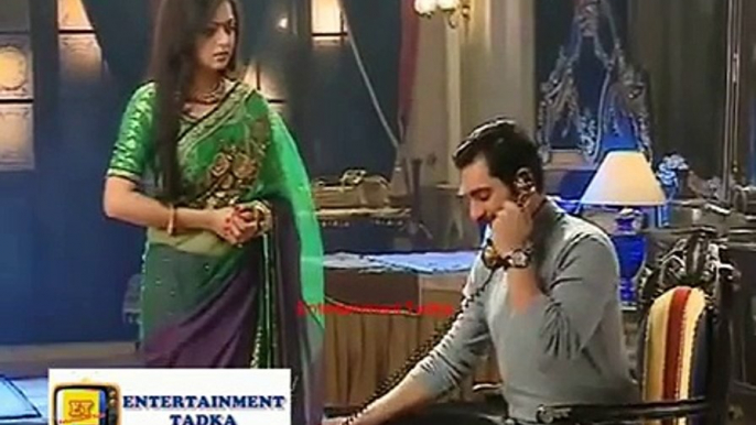 Ranaji Trying To Manaofy Gayatri in Ek Tha Raja Ek Thi Rani On Location