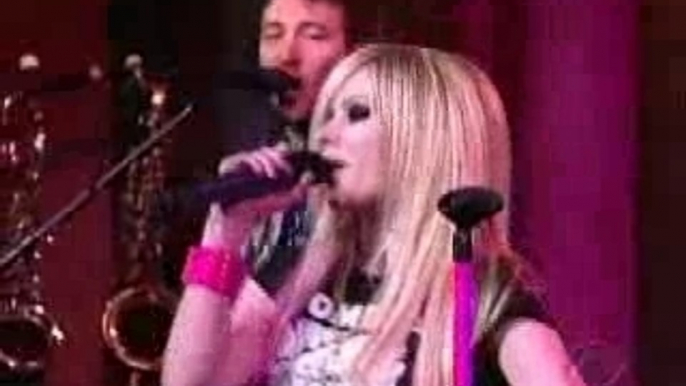Avril Lavigne Girlfriend (Live)