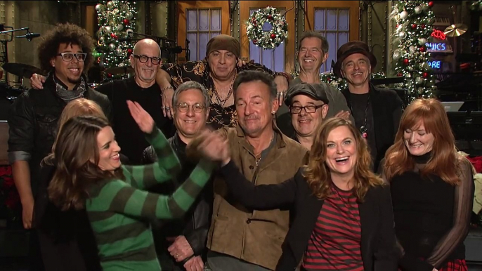 SNL Hosts Tina Fey & Amy Poehler Are Psyched For Bruce Springsteen and the E Street Band