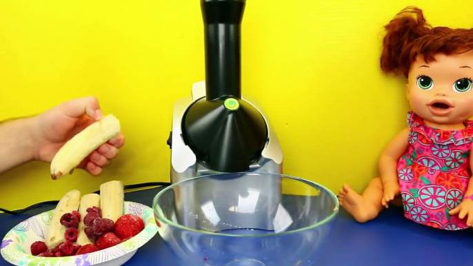 Frozen Yogurt Yummy Ice Cream Maker! Baby Alive Doll Eats Yonanas Healthy Fruit Ice Cream