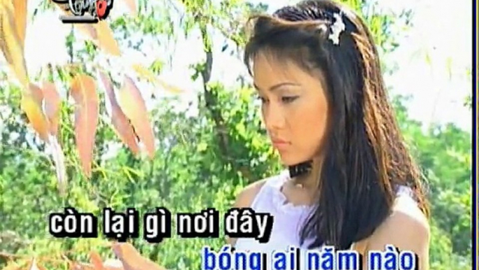 Góc Phố BuồnTác giả: Đinh Quang Minh LỜI NHẠC NGHE NHẠC KARAOKE COMMENT     Em yêu ơi, tình đã trôi theo tháng năm đi xa vời mà lòng anh vẫn không nguôi sầu tiếc cho ngày tháng buồn vui trong vòng ân ái. Trong đêm mơ tình vẫn xanh như karaoke -Minh Tuyet