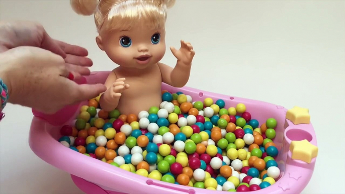 Bébé Poupée Baby Alive BathTime Boules de Gomme salle de Bain avec Surprise Jouets Bébés Jouet Vidéos