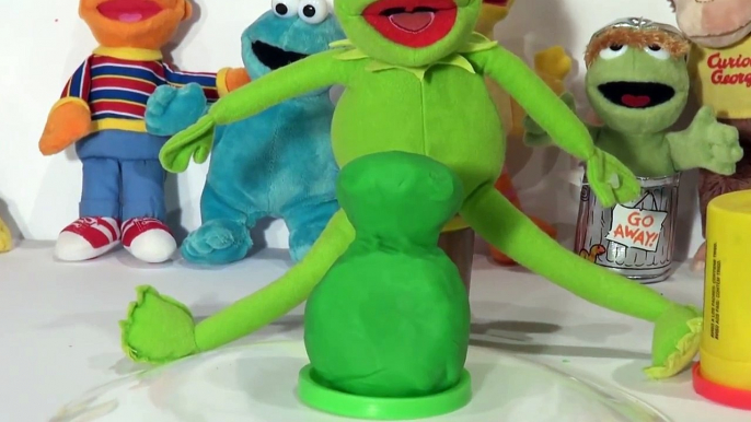 Play Doh Sesame Street , Kermit the Frog, we make Kermit the Frog out of Play Doh lol