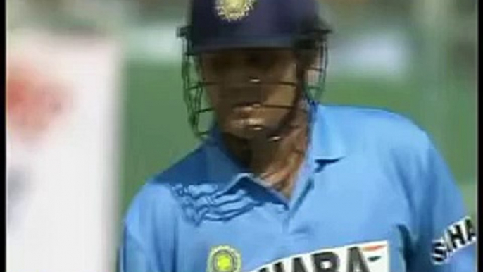 Virender Sehwag 21 Runs in just 2 balls. Sehwag good hitting against Rana Naveed in Pakistan series. Rare cricket video