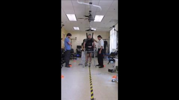 Parapléjico vuelve a andar gracias a sus ondas cerebrales