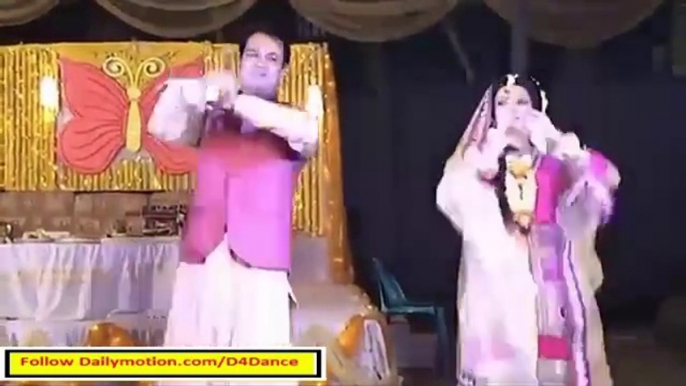 Indian Couples Doing Awesome Dance On Dance Floor - Chal Mithe Mithe Bol - HD