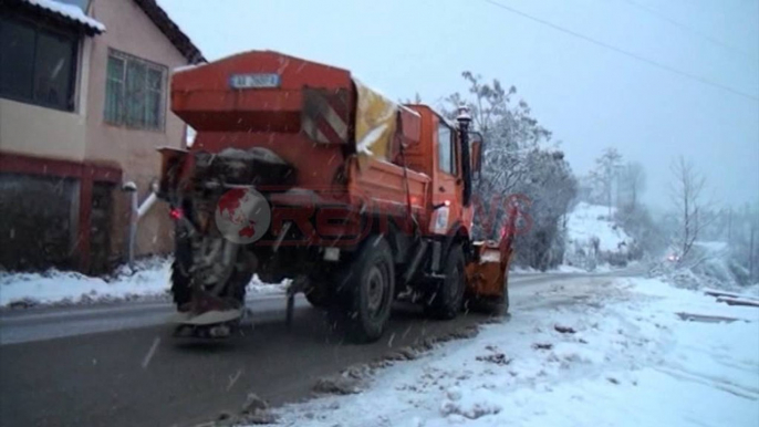 Kukës, bora bllokon 7 fshatra, probleme dhe me energjinë - Ora News