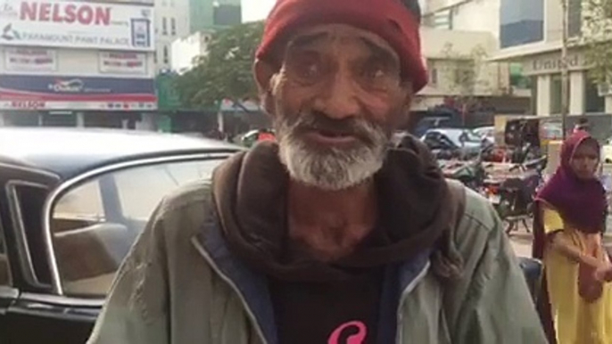 Pakistani Man Wants a Job, Speaks Perfect English - KhulaTazaad.com