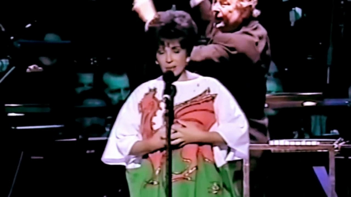Shirley Bassey - I Am What I Am (Starry Starry Night Celebration) (1999 Live)