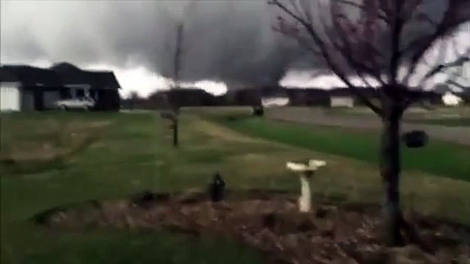 Tornado Touches Down in Rochelle, Illinois - Video Dailymotion