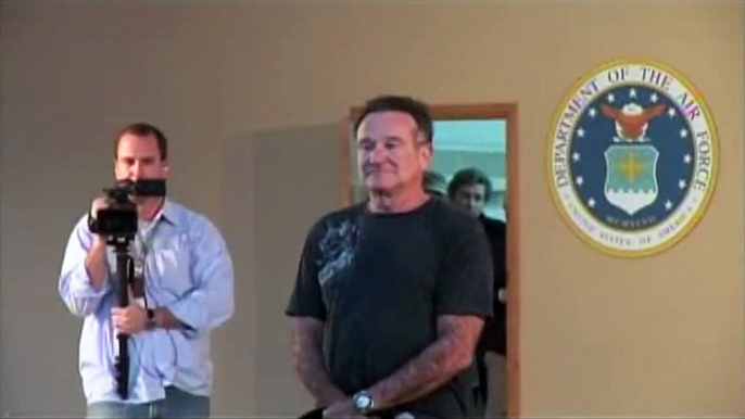 Robin Williams' hilarious Stand-Up Comedy for U.S. Troops  by Toba Tv