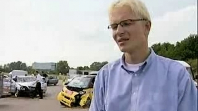 Smart-vs-mercedes class-s crash test