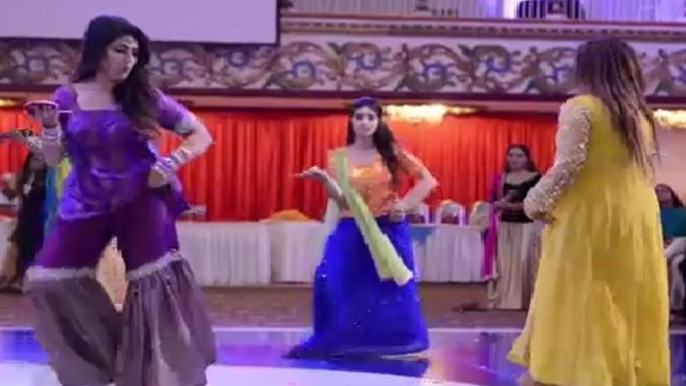 Best Mehndi Dance With Bride- Girls Rocking the Dance Floor