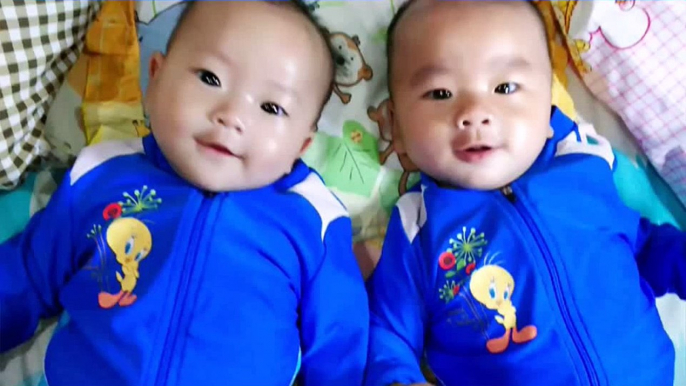 4.5 Month Twin Babies Can Dive To 9ft Pool - Video Dailymotion