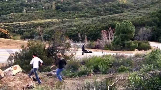 Motorcycle Crash - Yamaha R1 Lowsides on Mulholland Highway